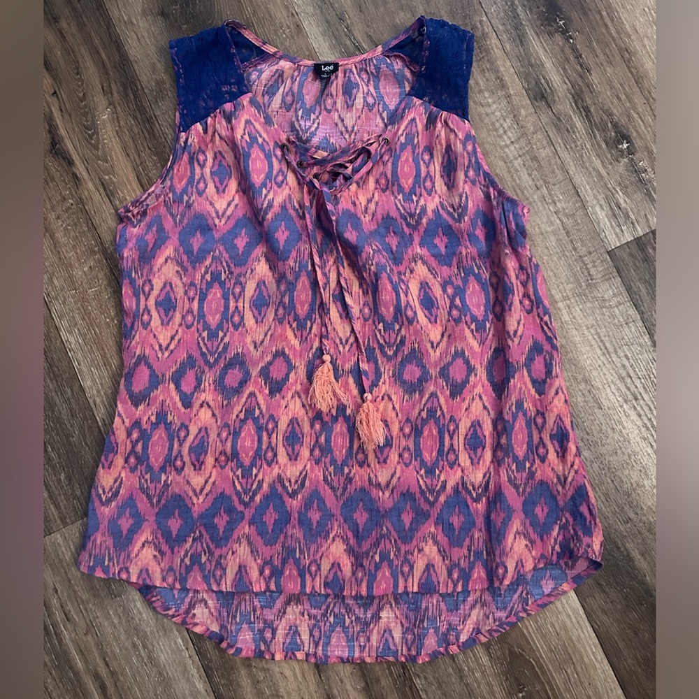Lee lace front tie top